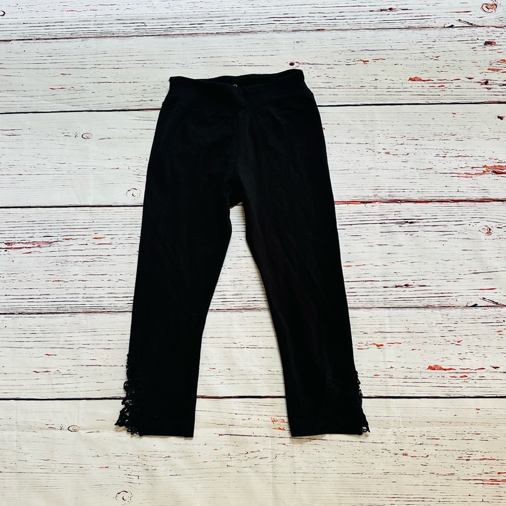Black Lace Hem Capris Leggings! Size 14
